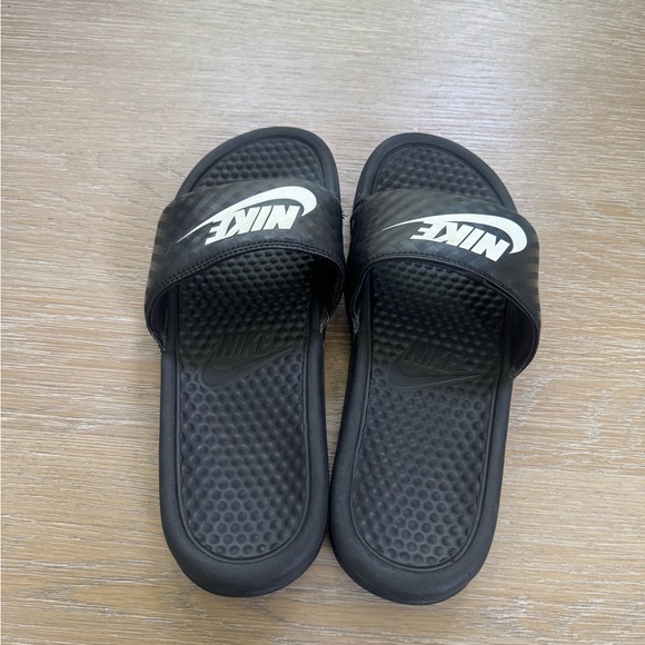 Nike Black and White Slide Sandals - Picture 3 of 5